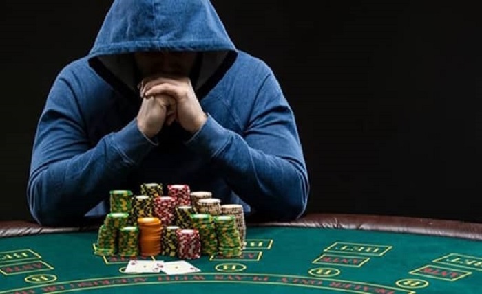 Who is an online casino player?